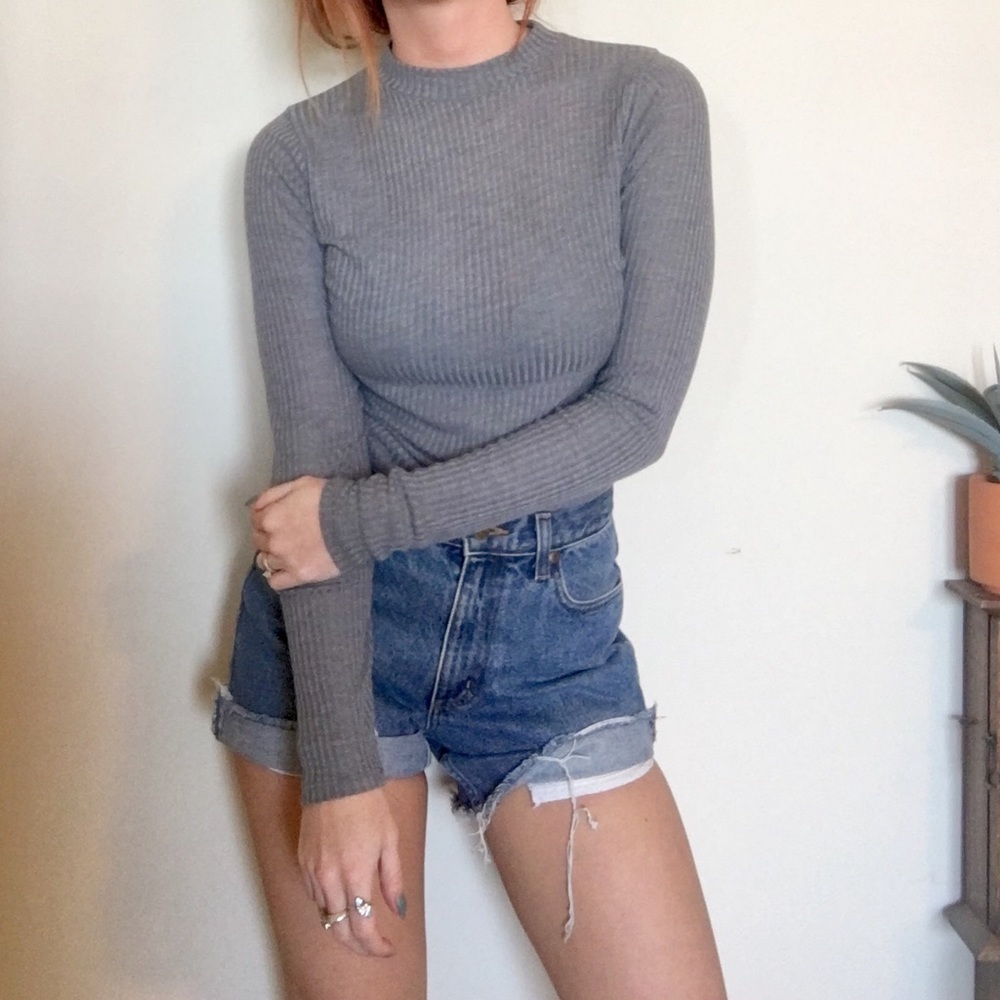 Hollister Gray cropped long sleeve turtleneck